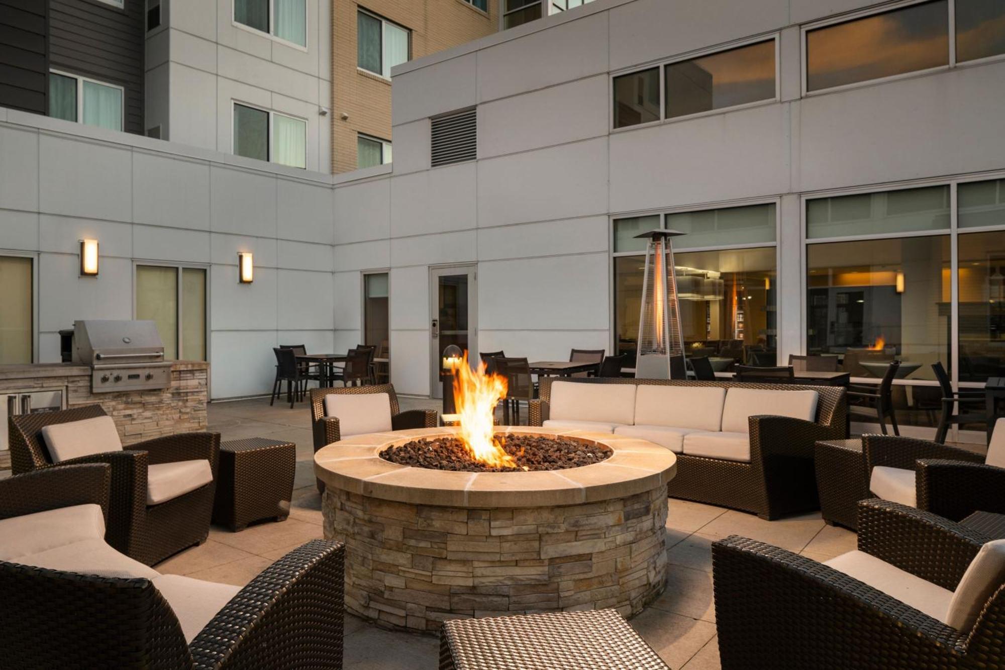 Residence Inn By Marriott Milwaukee West Wauwatosa Bagian luar foto